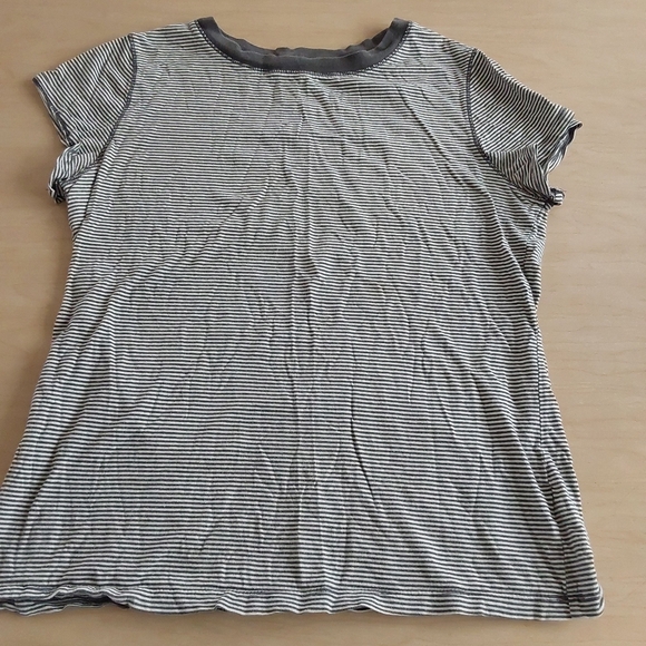 Universal Thread Navy and White Striped Tee Small - Picture 1 of 4